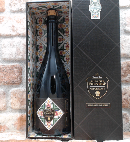Hertog Jan Grand Prestige 2010 and 2017 incl wooden box 2010 Barleywine - 75 CL