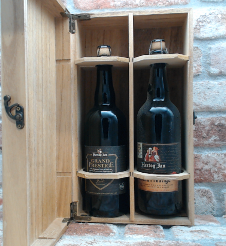 Hertog Jan Grand Prestige 2010 en 2017 incl houten kist 2010 Barleywine - 75 CL